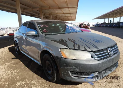 2013 Volkswagen Passat 2.5L S z USA, uszkodzony, nr VIN 1VWAP7A31DC003007